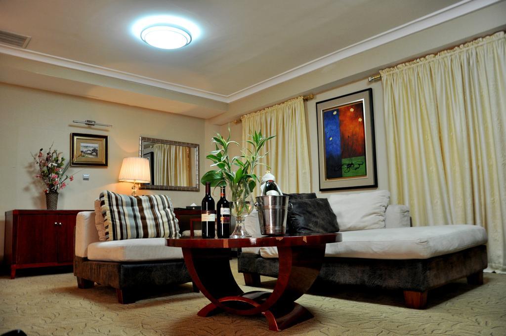 Chelsea Hotel Abuja Habitación foto